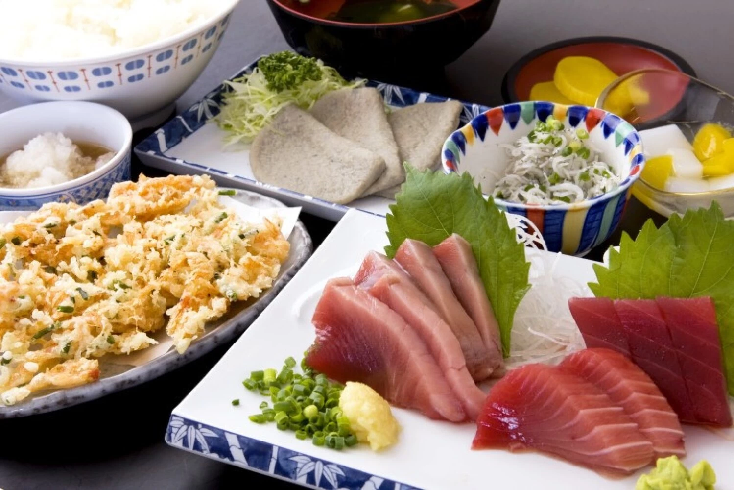 静岡の名物をたくさん味わえる「駿河定食」