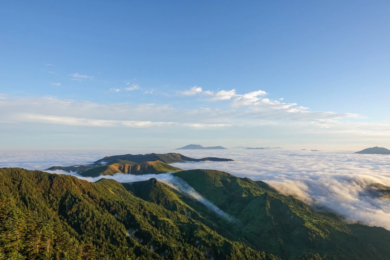 横手山頂満天ビューテラスからの滝雲と浅間山