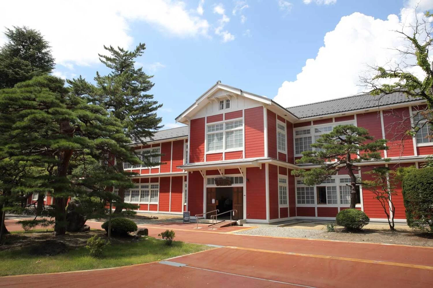 旧長井小学校第一校舎外観