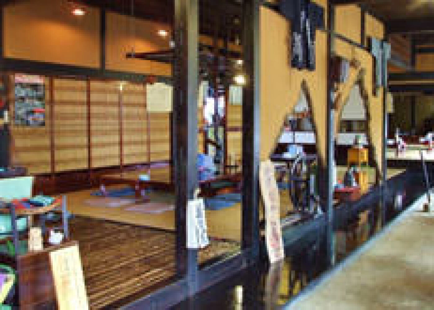 福島県一の大米穀商といわれた松崎家の蔵屋敷を改築した店