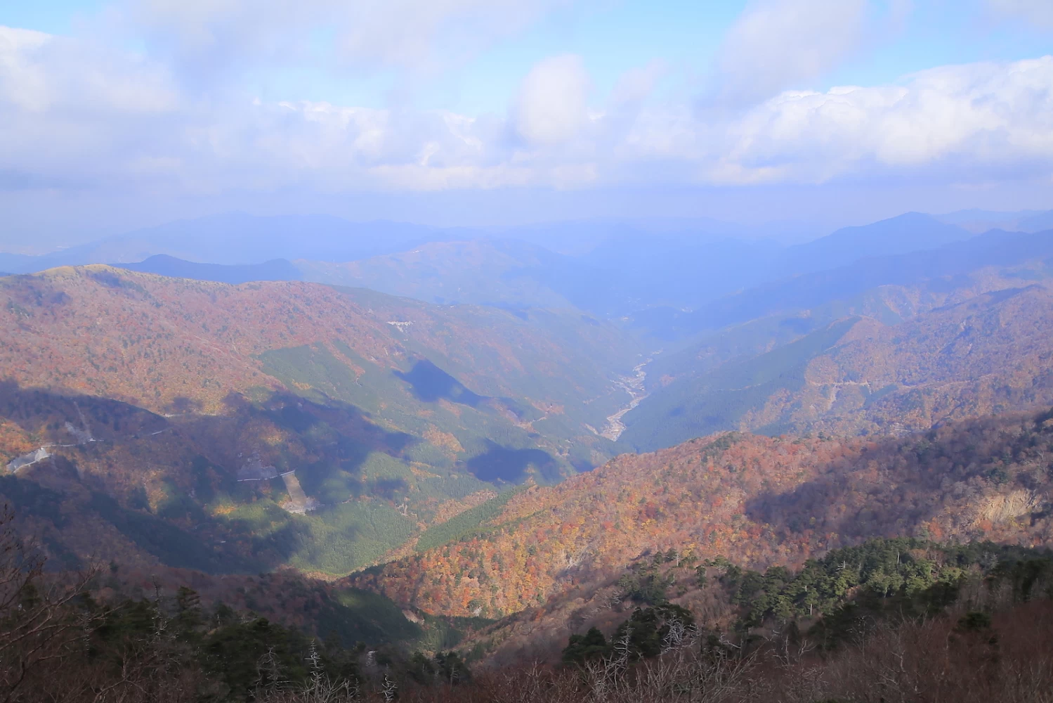 剣山から眺める大紅葉