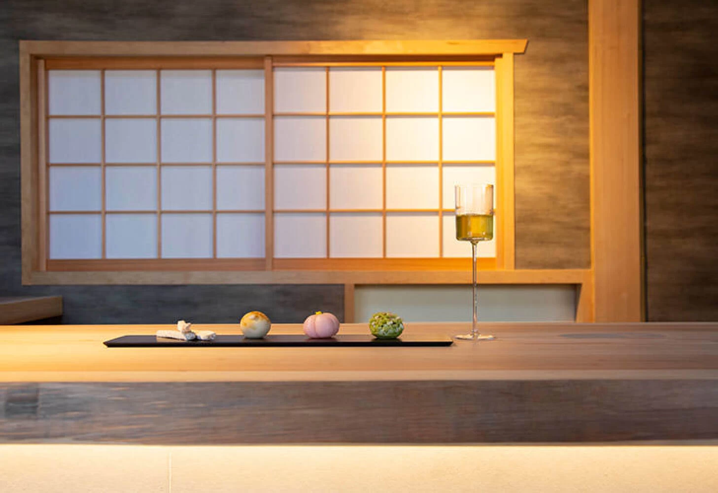 こだわりの和菓子とお茶をアートな空間で