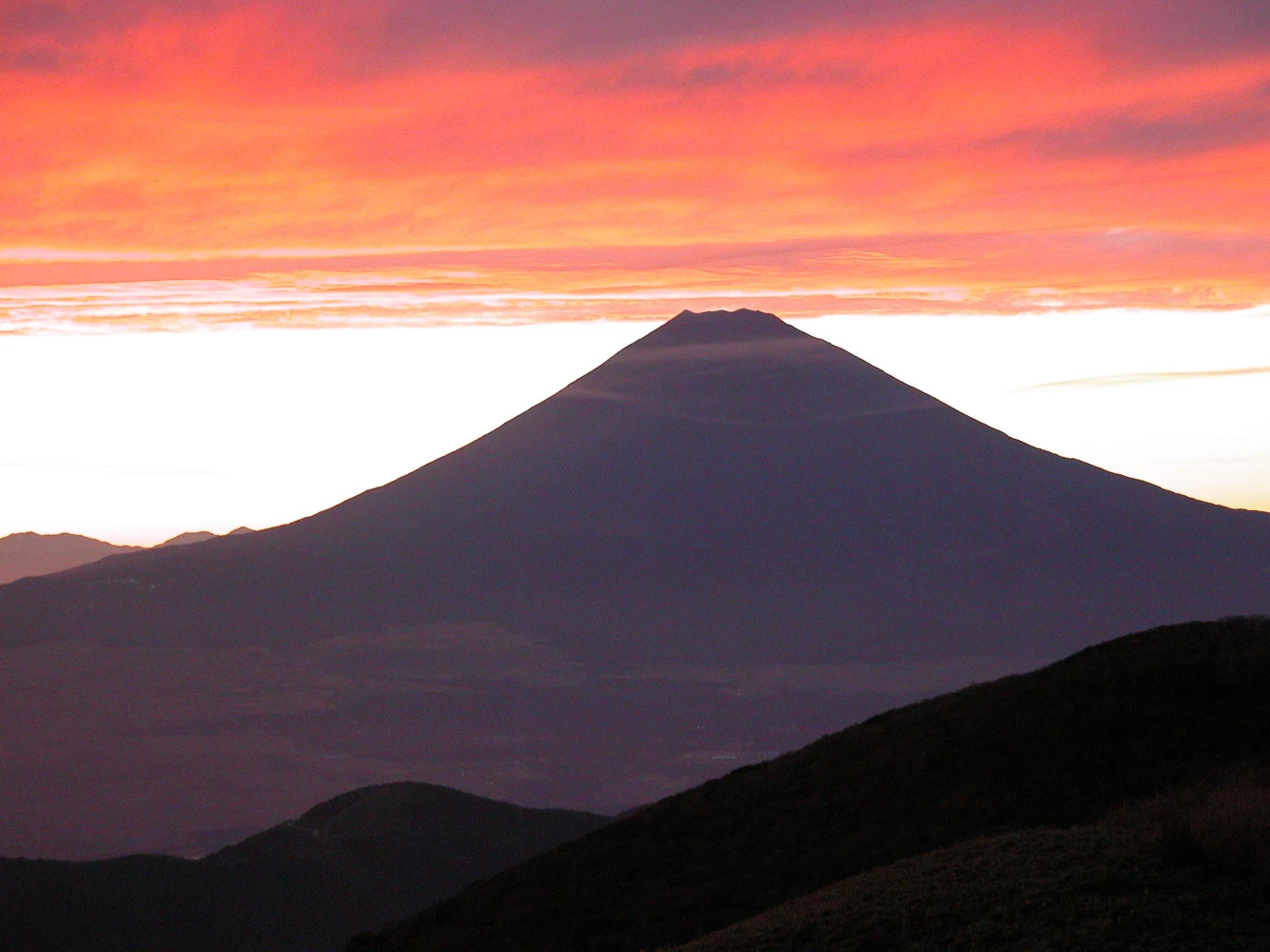 頂上からの富士山(夕日)