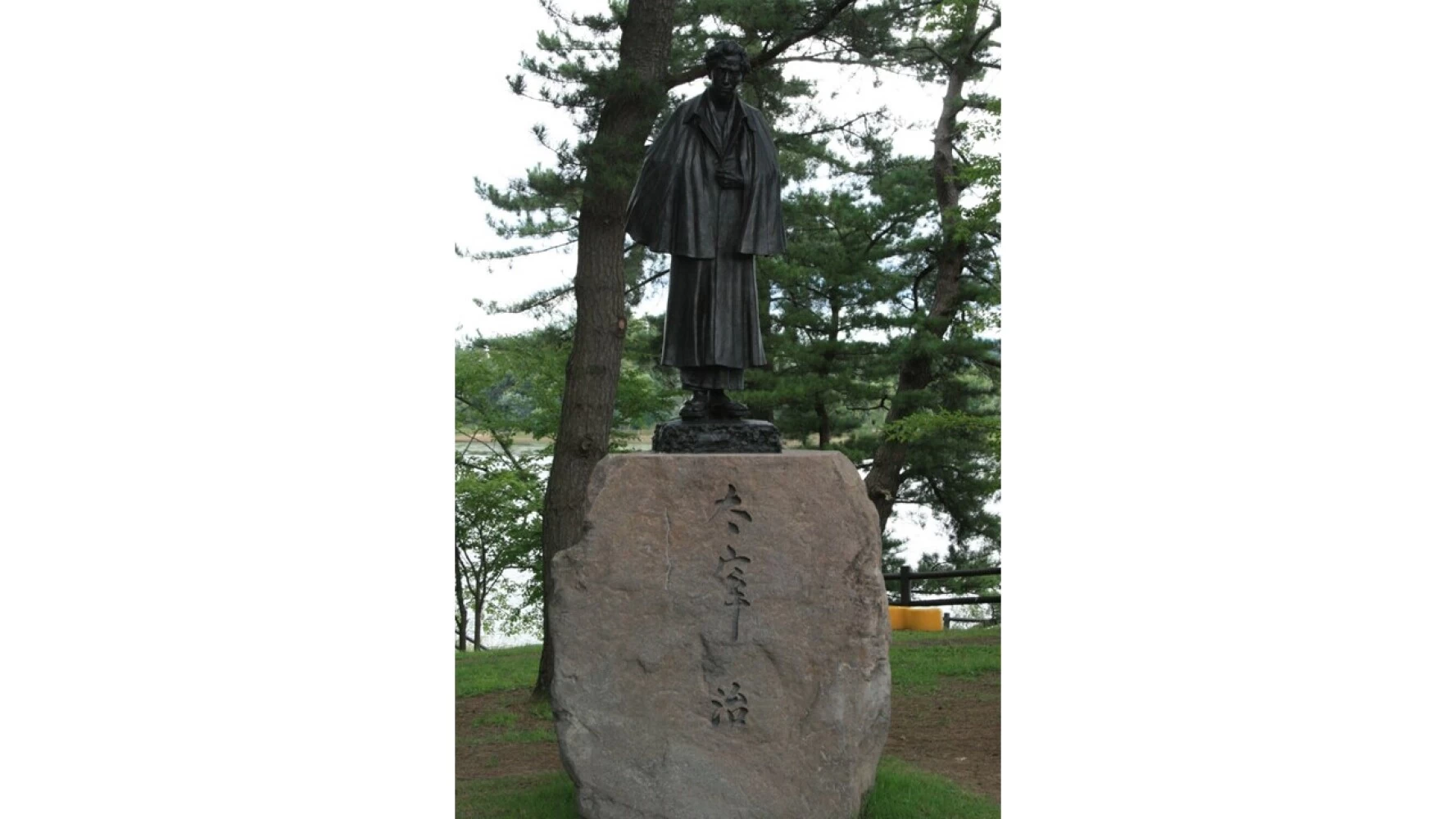 太宰治の銅像