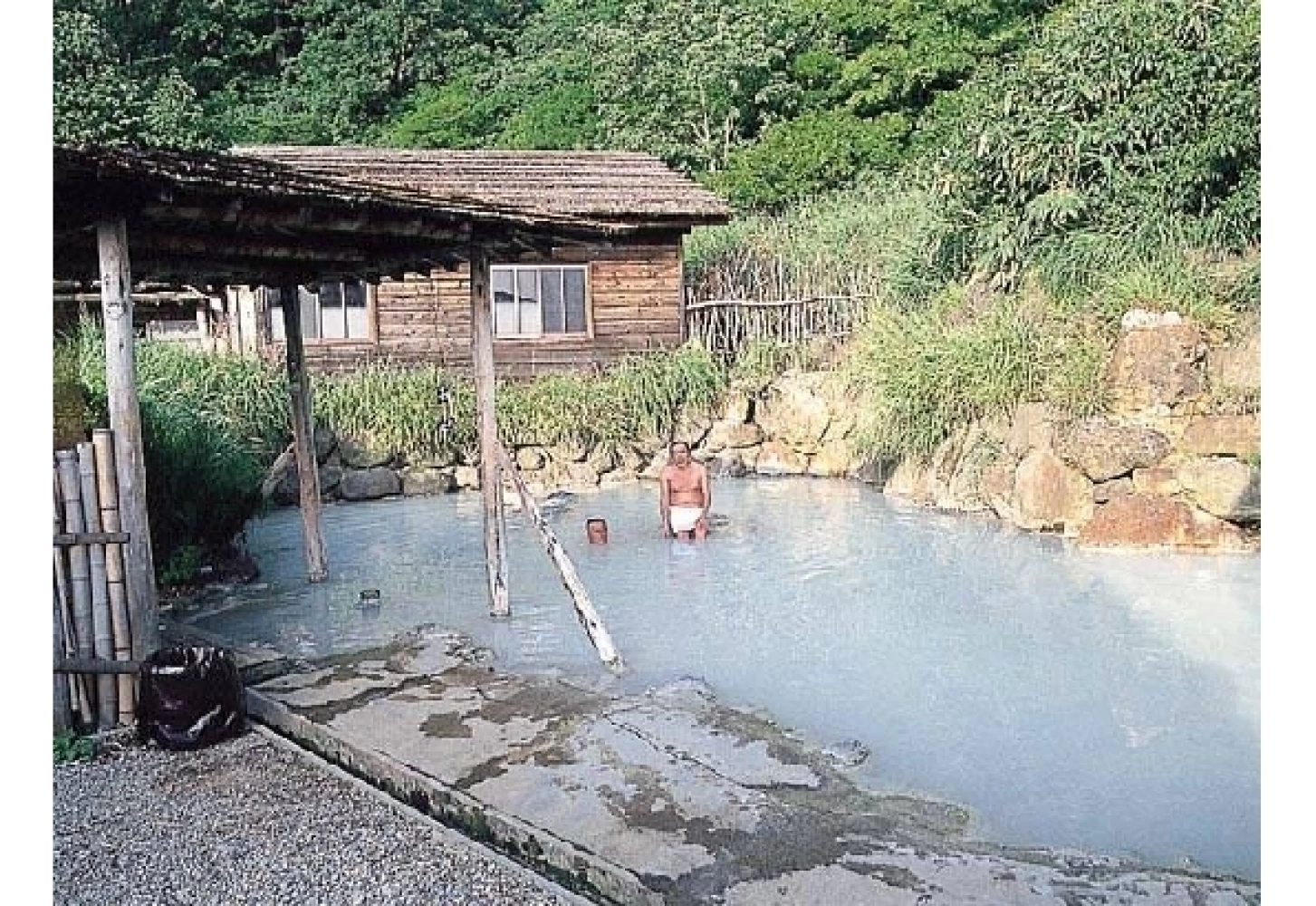 「鶴の湯温泉」の混浴露天風呂