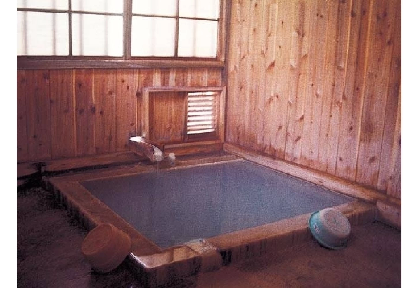 鶴の湯温泉の内風呂の一つ「黒湯」