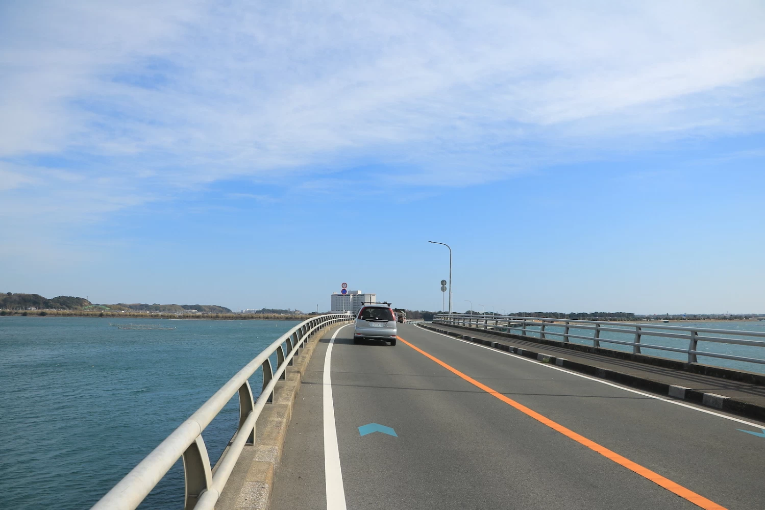 公園の到着前には、雄大な浜名湖大橋を走り抜けよう