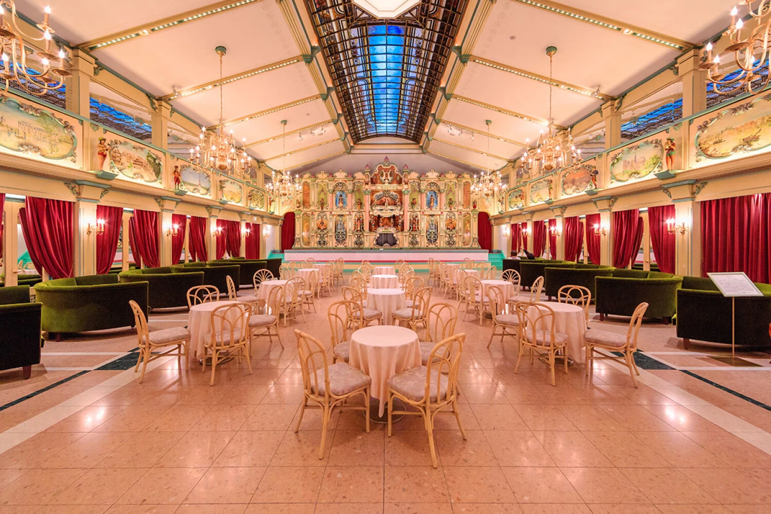 オルガンホール世界最大規模のダンスオルガン