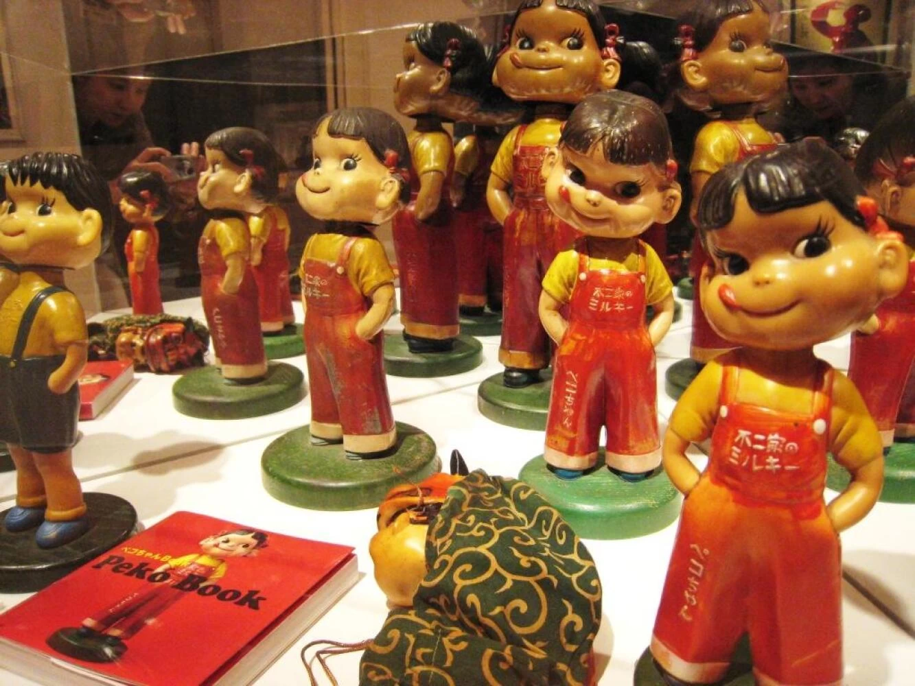 懐かしのキャラクター玩具も