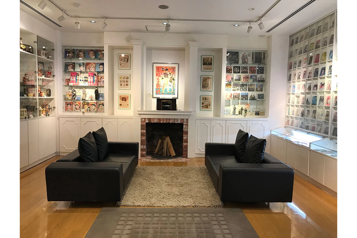 ドーナツ盤レコードなどがあるミュージックコレクション