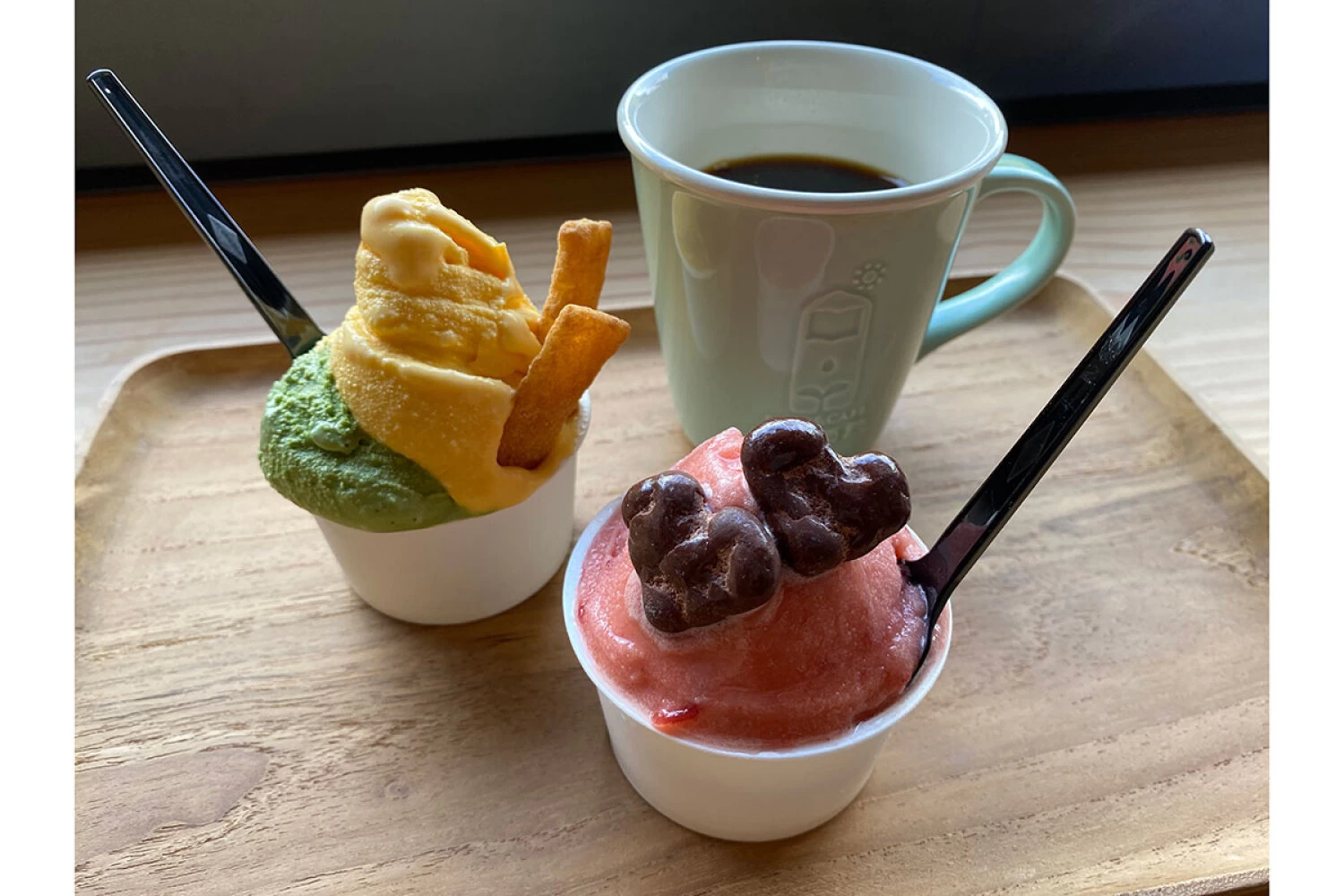 ヴィレッジ　足湯カフェ「あられジェらート」