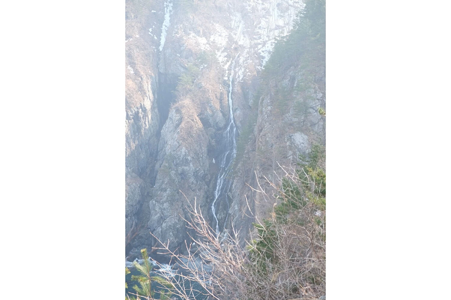 アンモ浦の滝①
