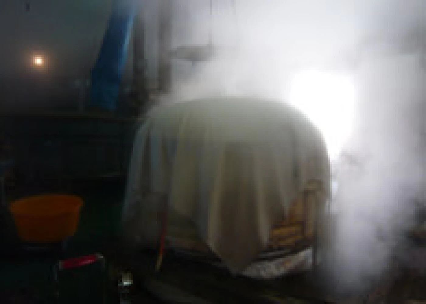 神秘的な酒蔵を間近で見学