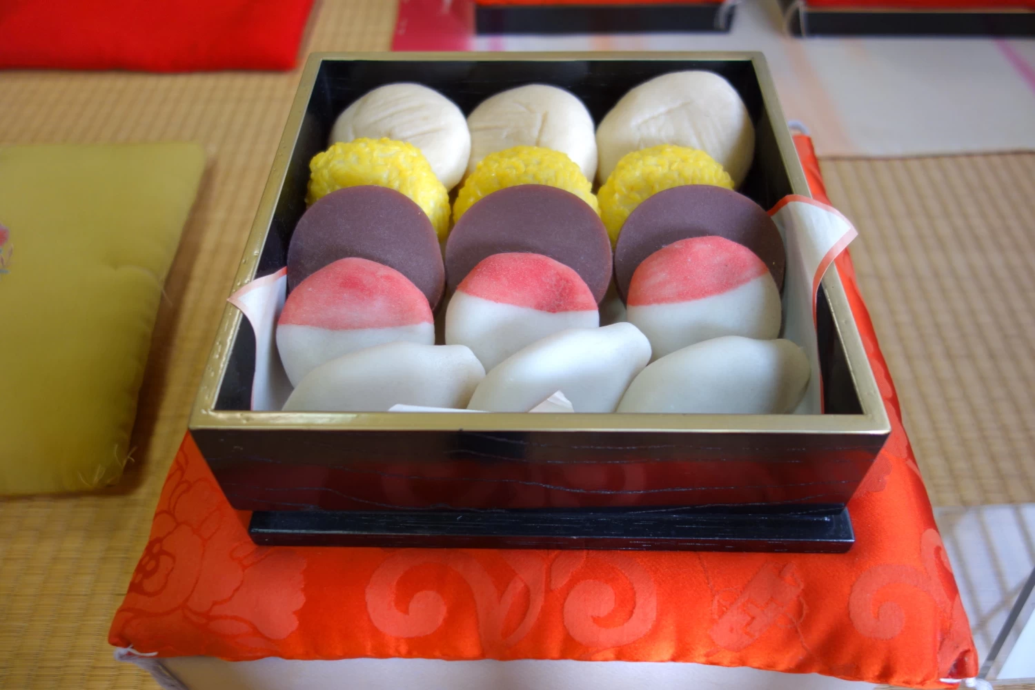 加賀独特の風習　婚礼を祝う五色生菓子