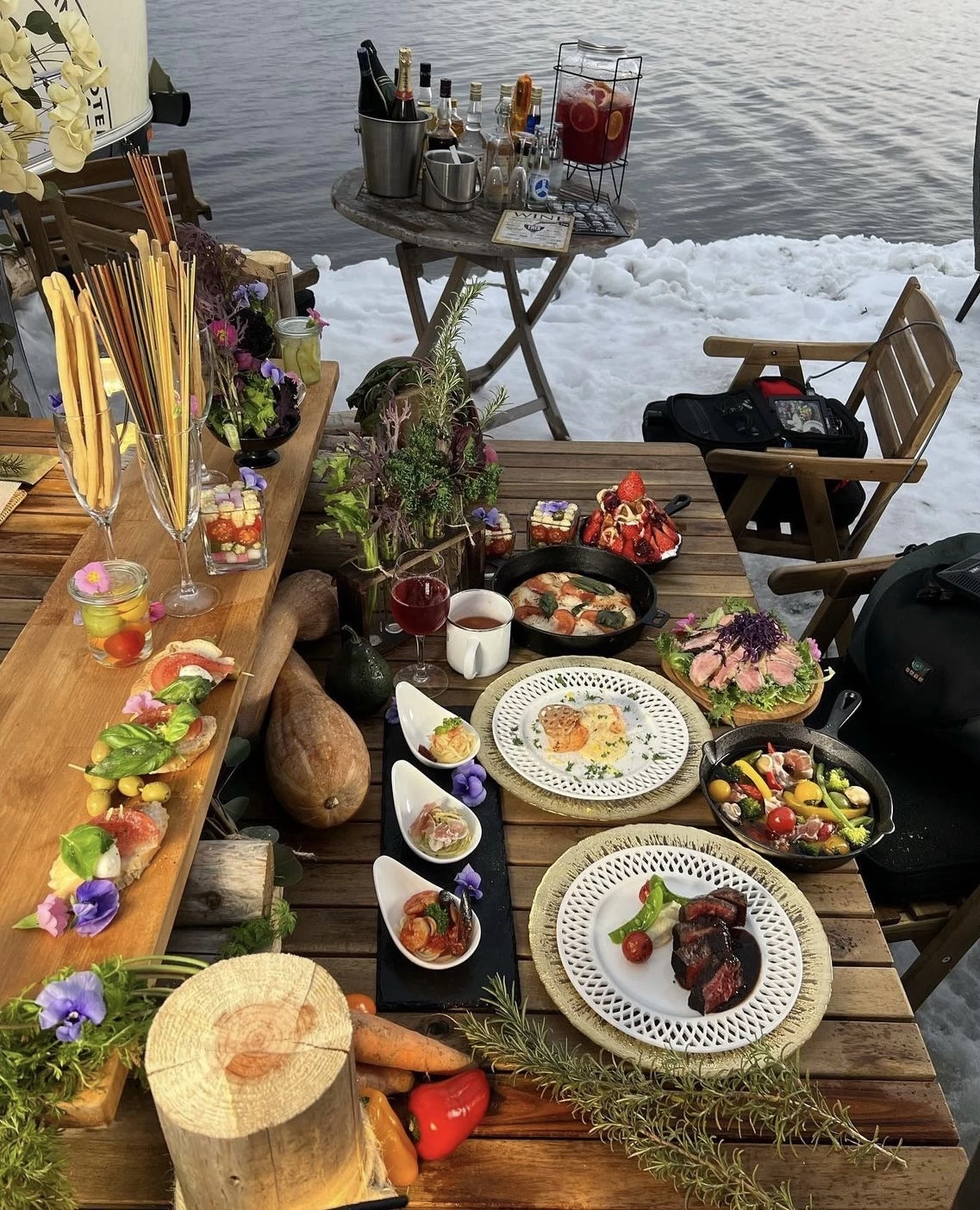 プライベートキャンプ場でディナー