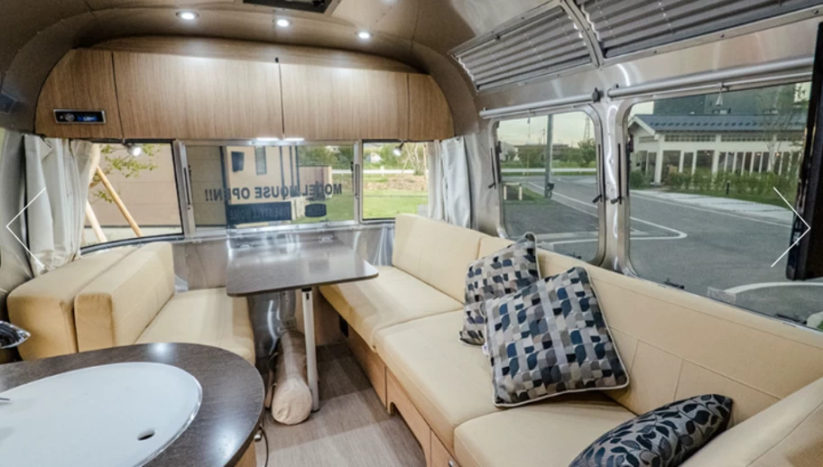 プライベートキャンプ場でトレーラーに宿泊