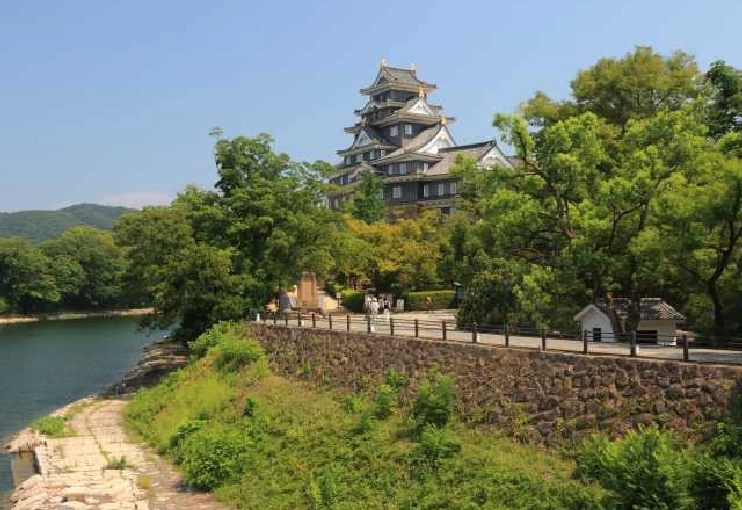 岡山城（烏城）