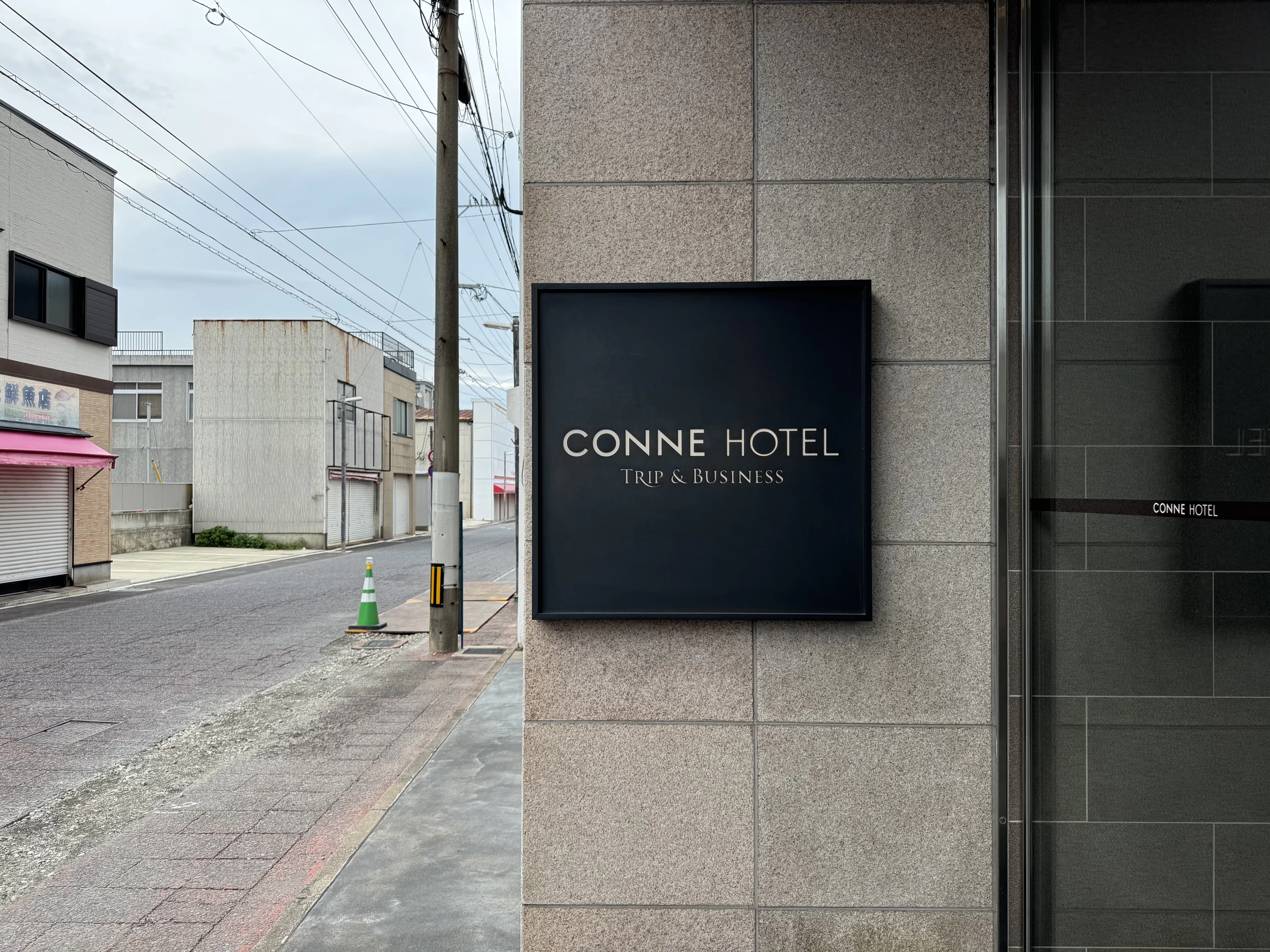 CONNE HOTEL