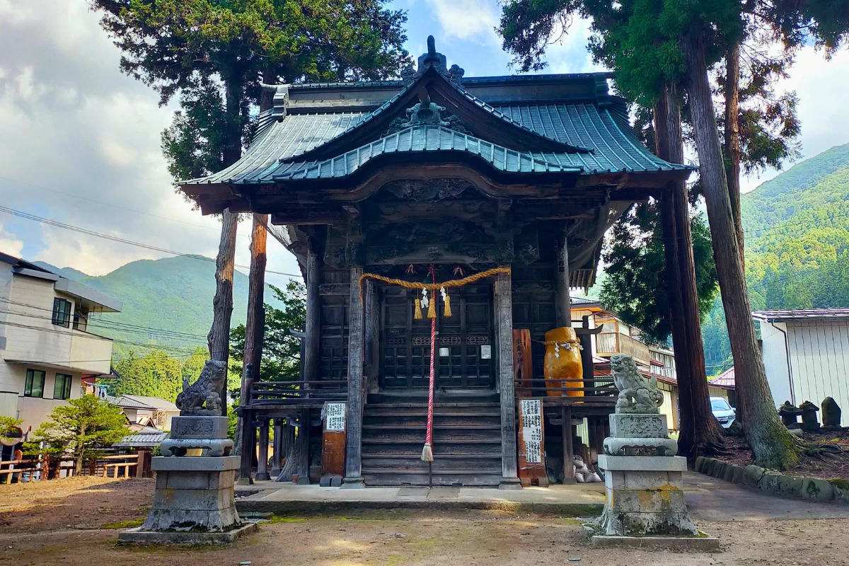 長野・高山村で巡る！神秘の滝裏×黄金の湯×ワイナリーの旅｜旅行プラン