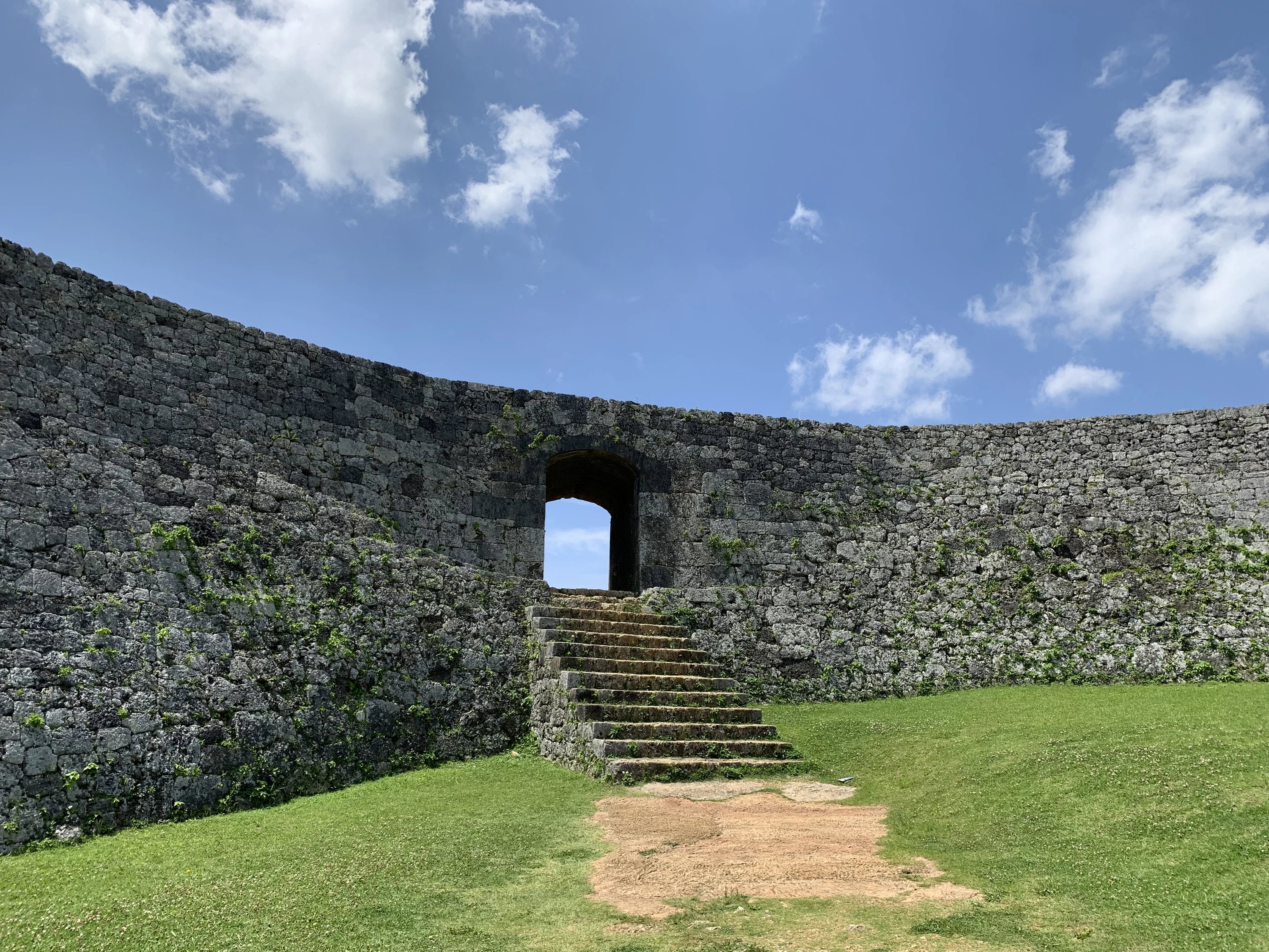 座喜味城跡(ざきみじょうあと)