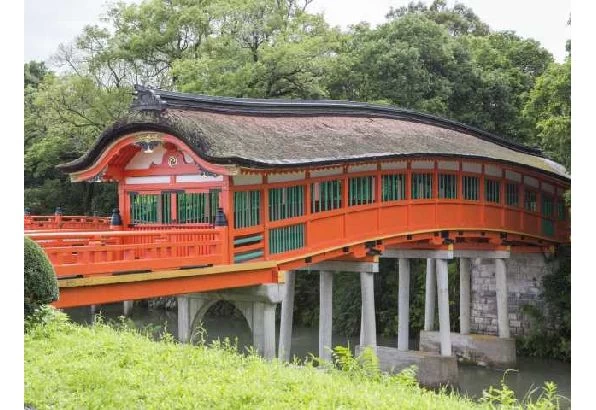 特徴的な建物の「呉橋」