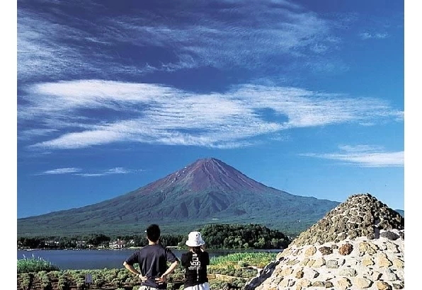 富士山に見立てた人工の富士山も