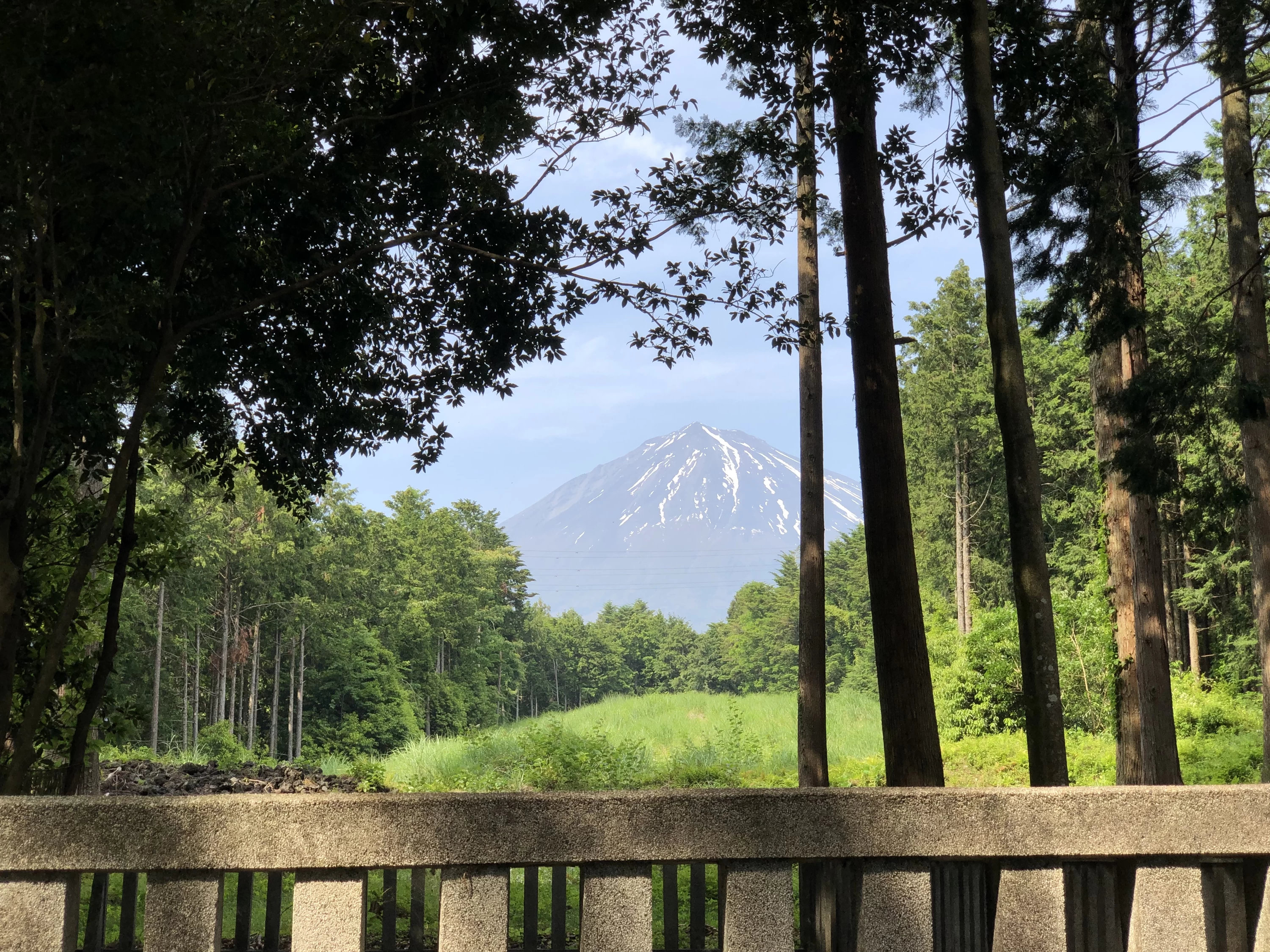 遥拝所から望む富士山