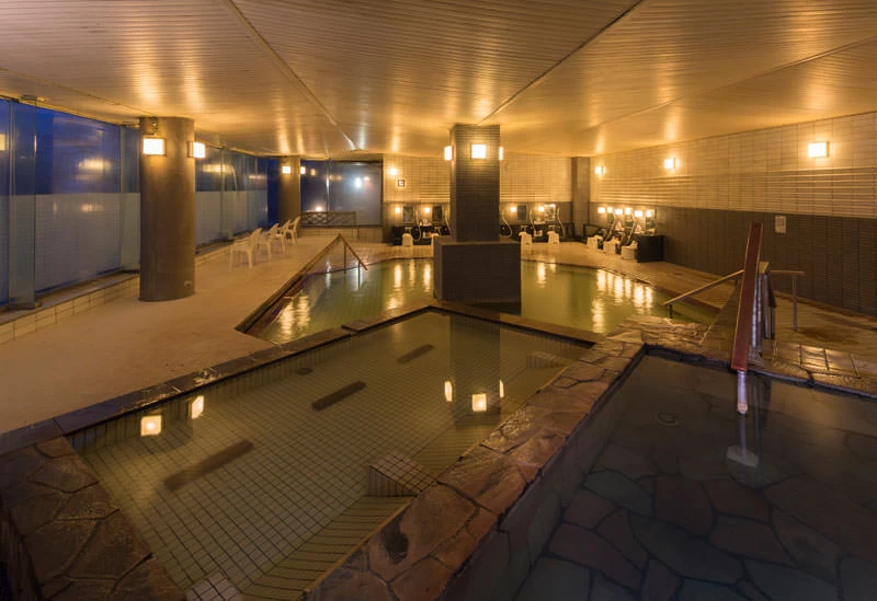 棚田湯と大きな檜風呂がある大浴場