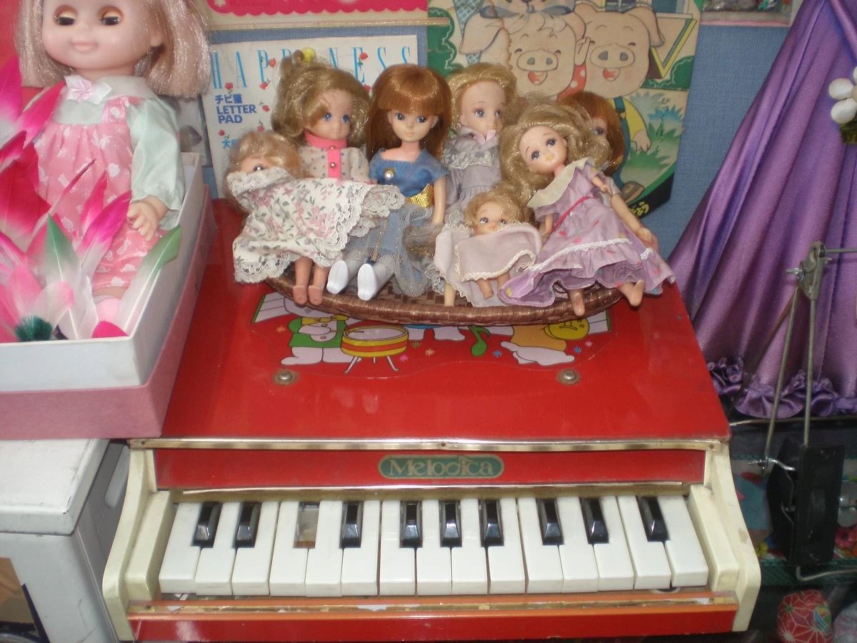 ピアノお人形