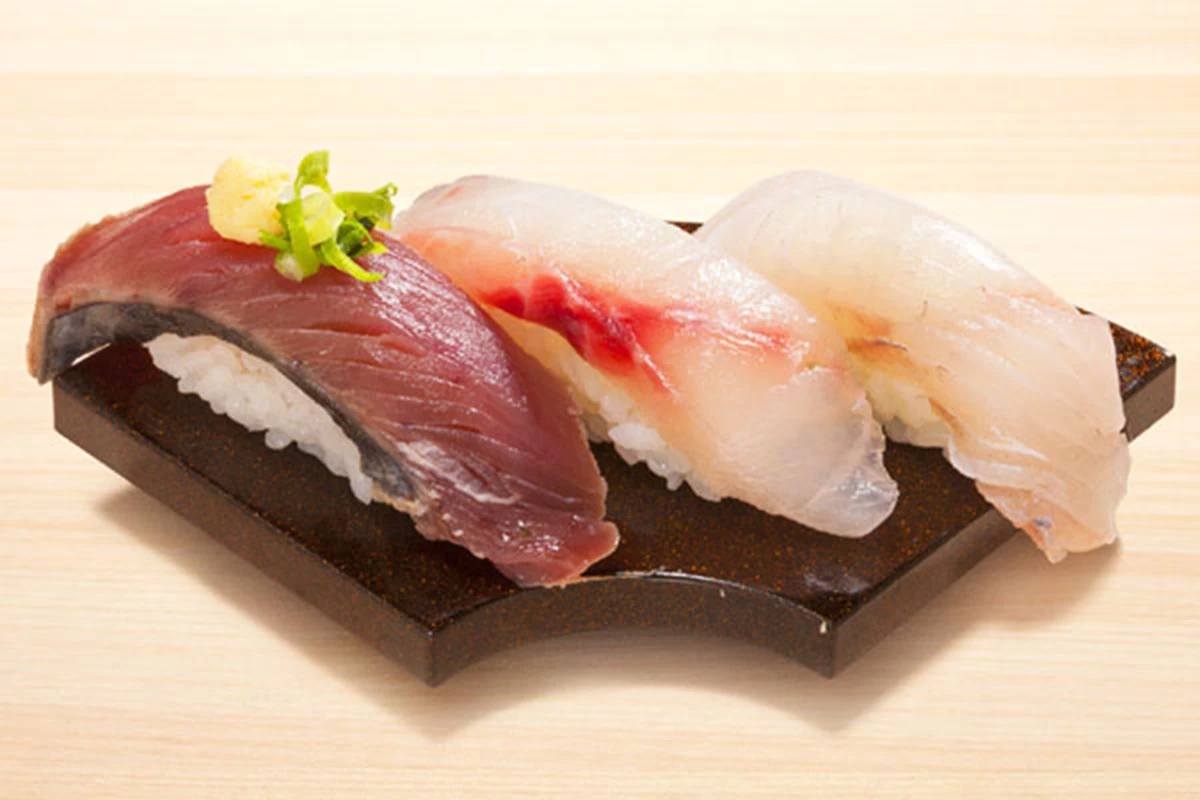 地魚回転寿司「丸藤」
