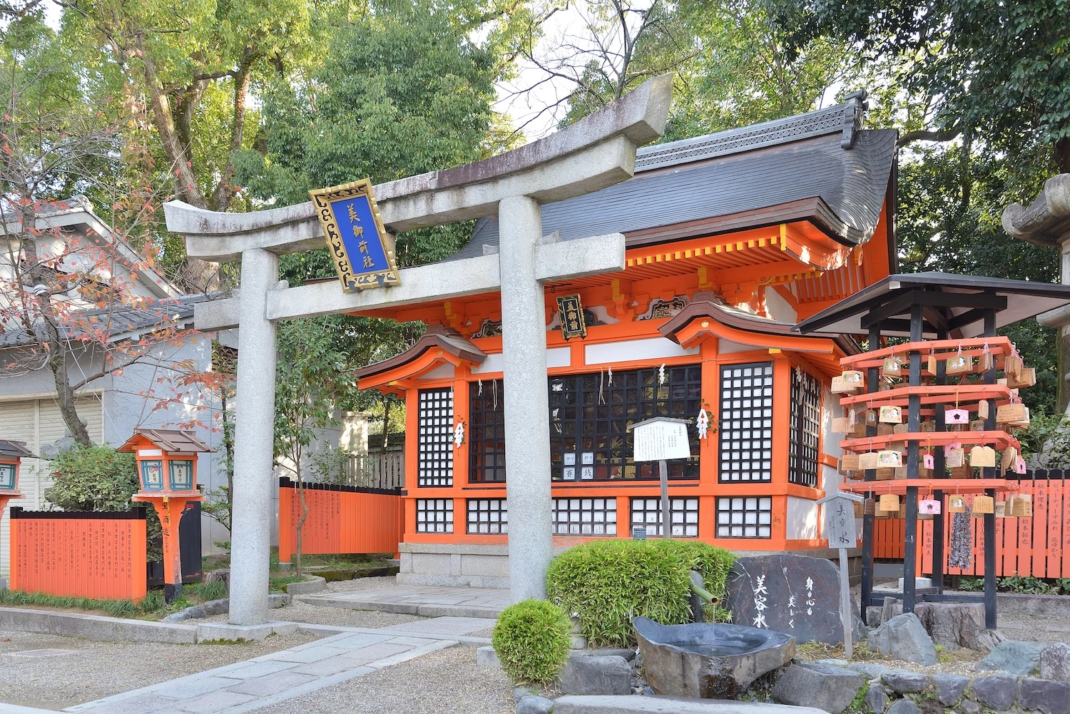 京都きっての美の神様が祀られている美御前社