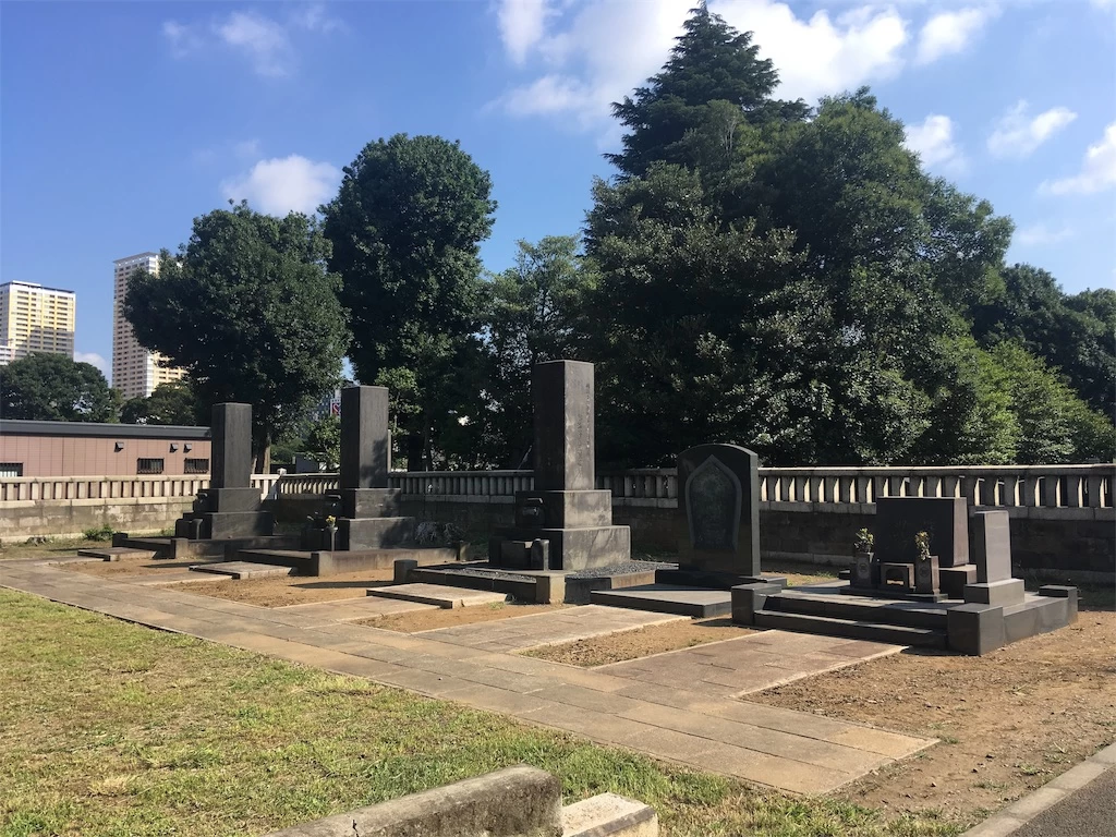日本の明治・大正期の実業家で財界の指導者・渋沢栄一の墓