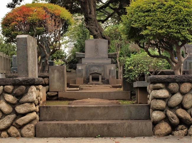 近代日本画壇の巨匠・横山大観の墓