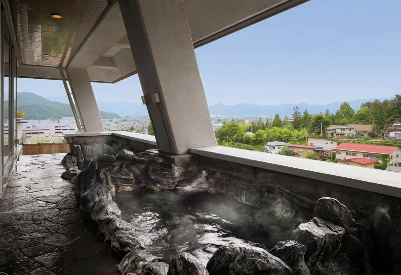 蔵王山麓の晴れやかな風景に癒やされる湯処