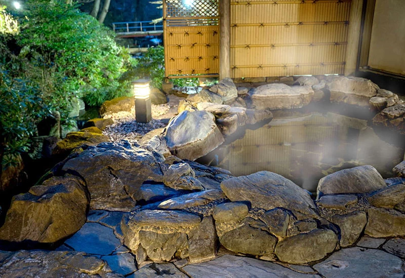 岩造りの露天風呂