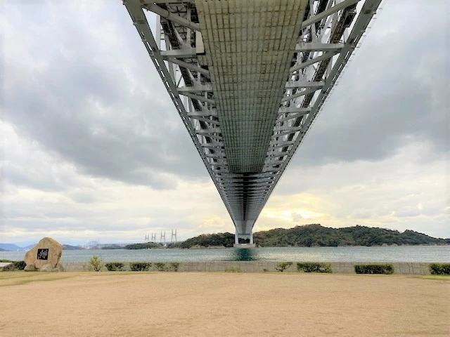 田土浦公園から見上げた瀬戸大橋