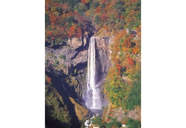 紅葉の華厳の滝