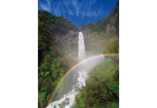 虹の出た華厳の滝