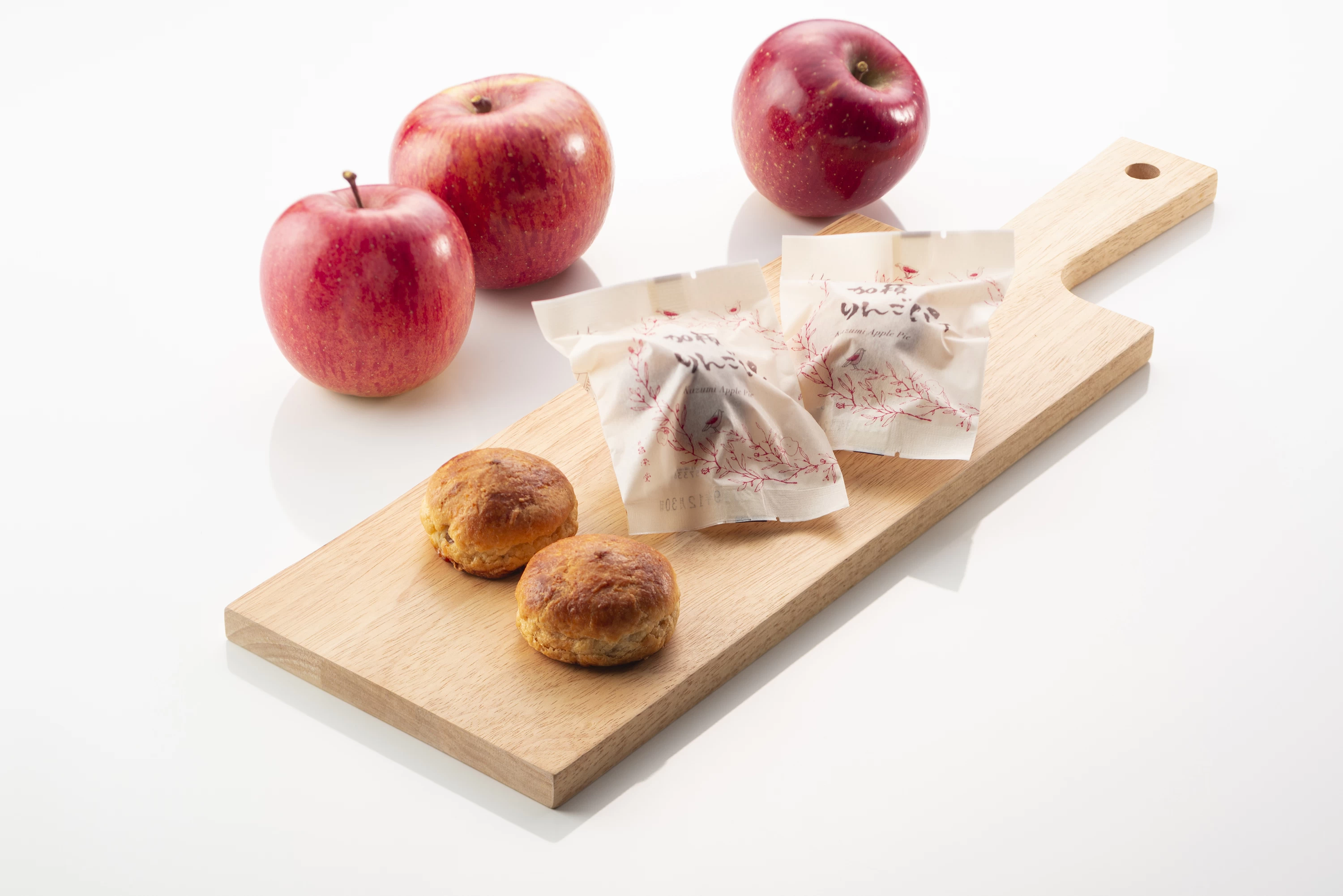 昌栄堂の看板商品「加積りんごパイ」