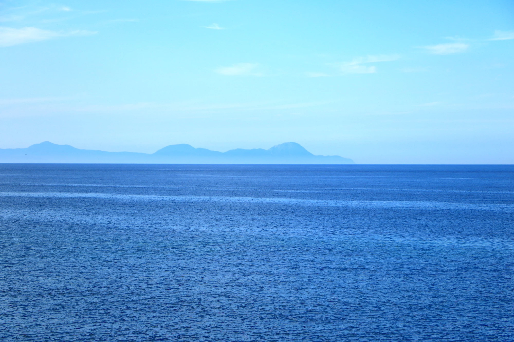 津軽海峡の先には道南の山並み
