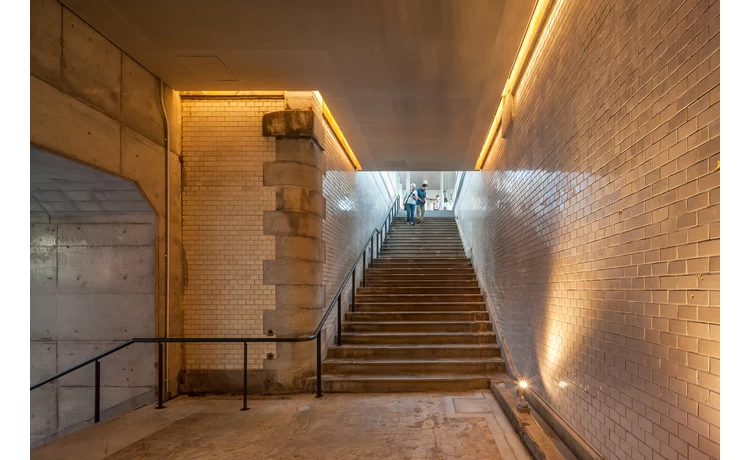 開業当時の姿をほど留めた「1192階段」