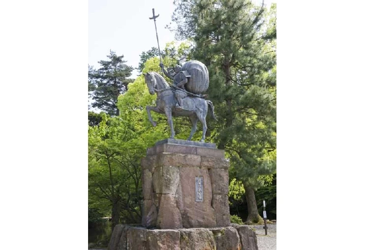 前田利家公の銅像