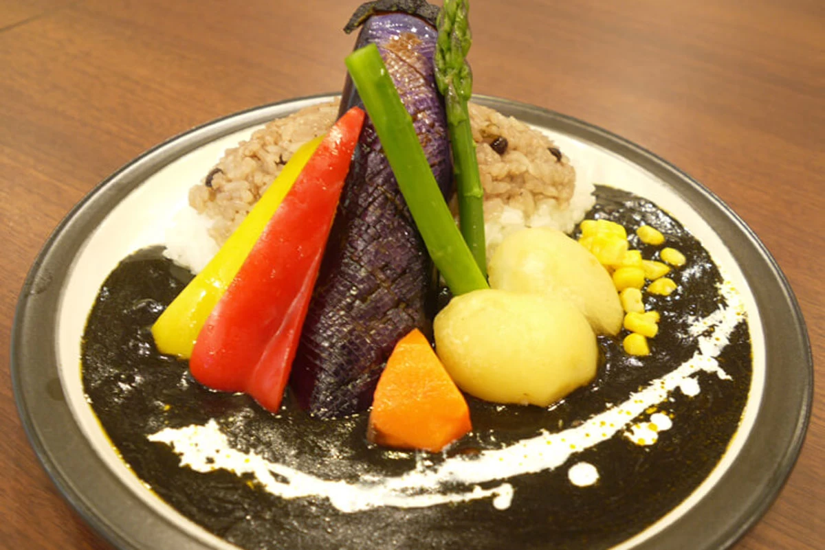 黒い野菜カレー