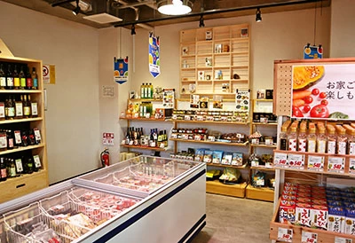 地元産の食材を使った商品をお土産にも