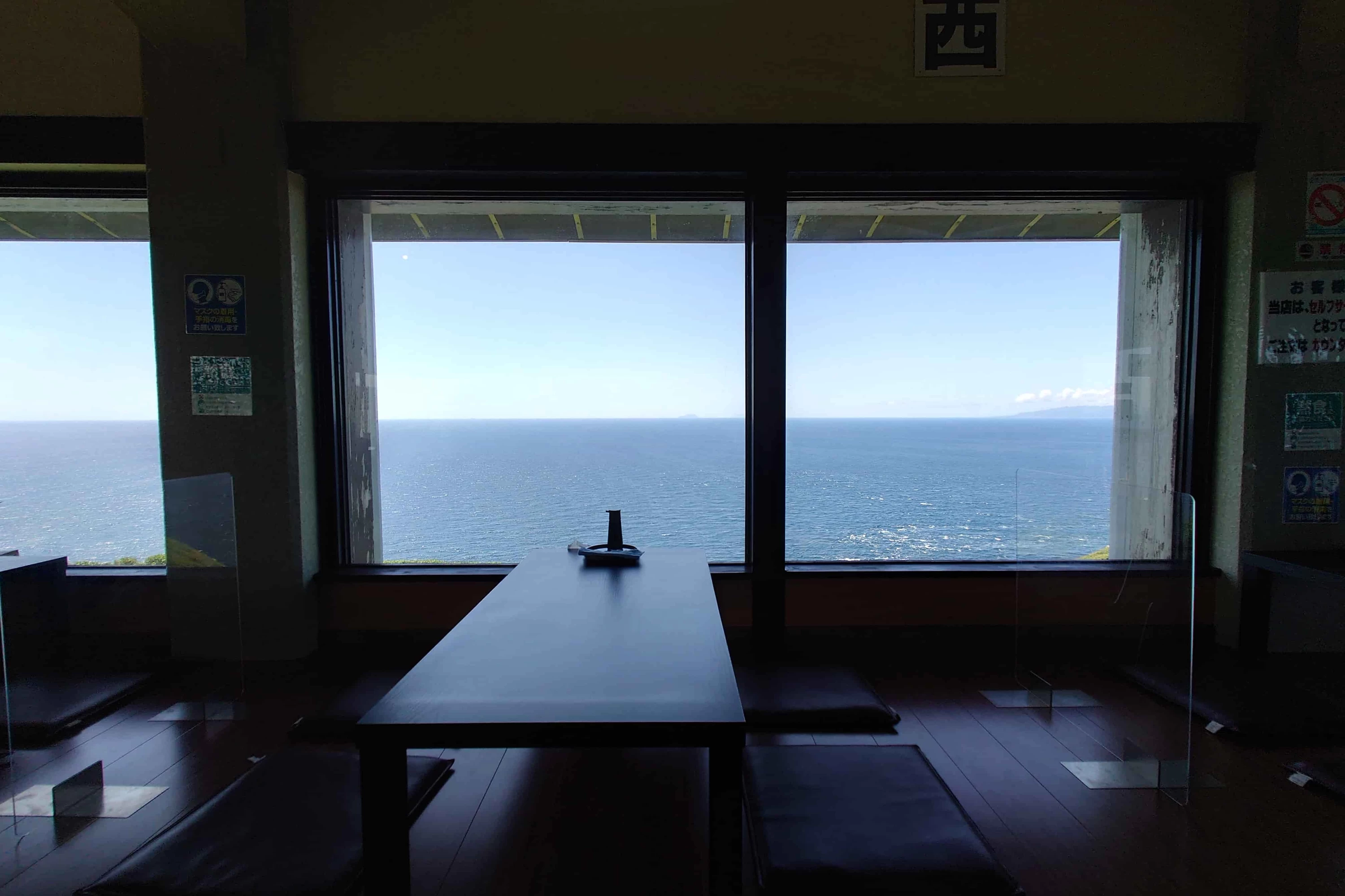 窓からは津軽海峡を一望