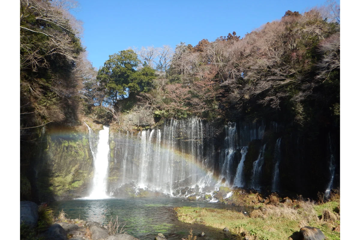 白糸の滝と虹