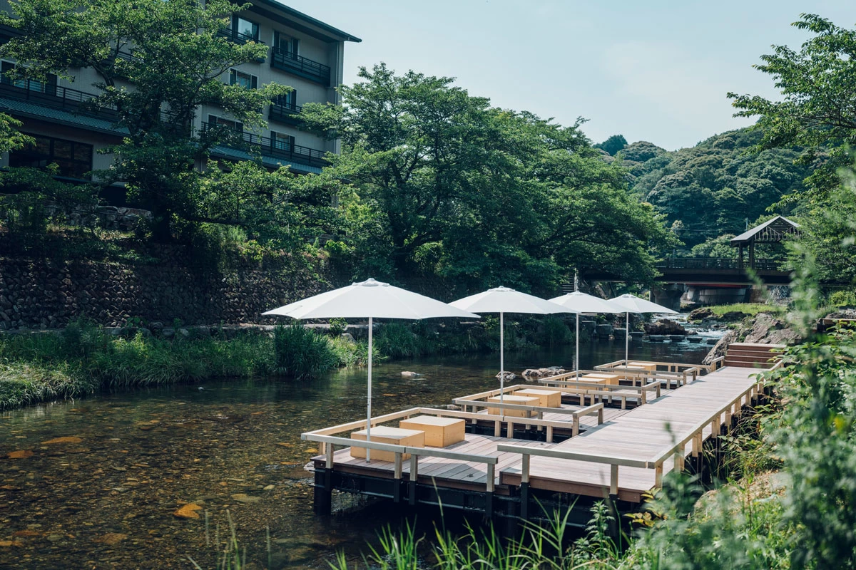 川床テラスでひと休みするのもおすすめ