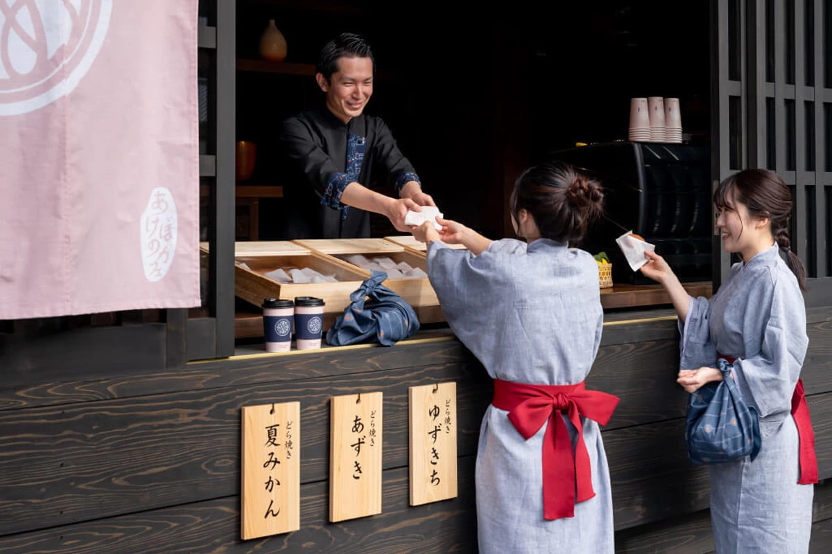 温泉宿の玄関横に併設されたあけぼのカフェ