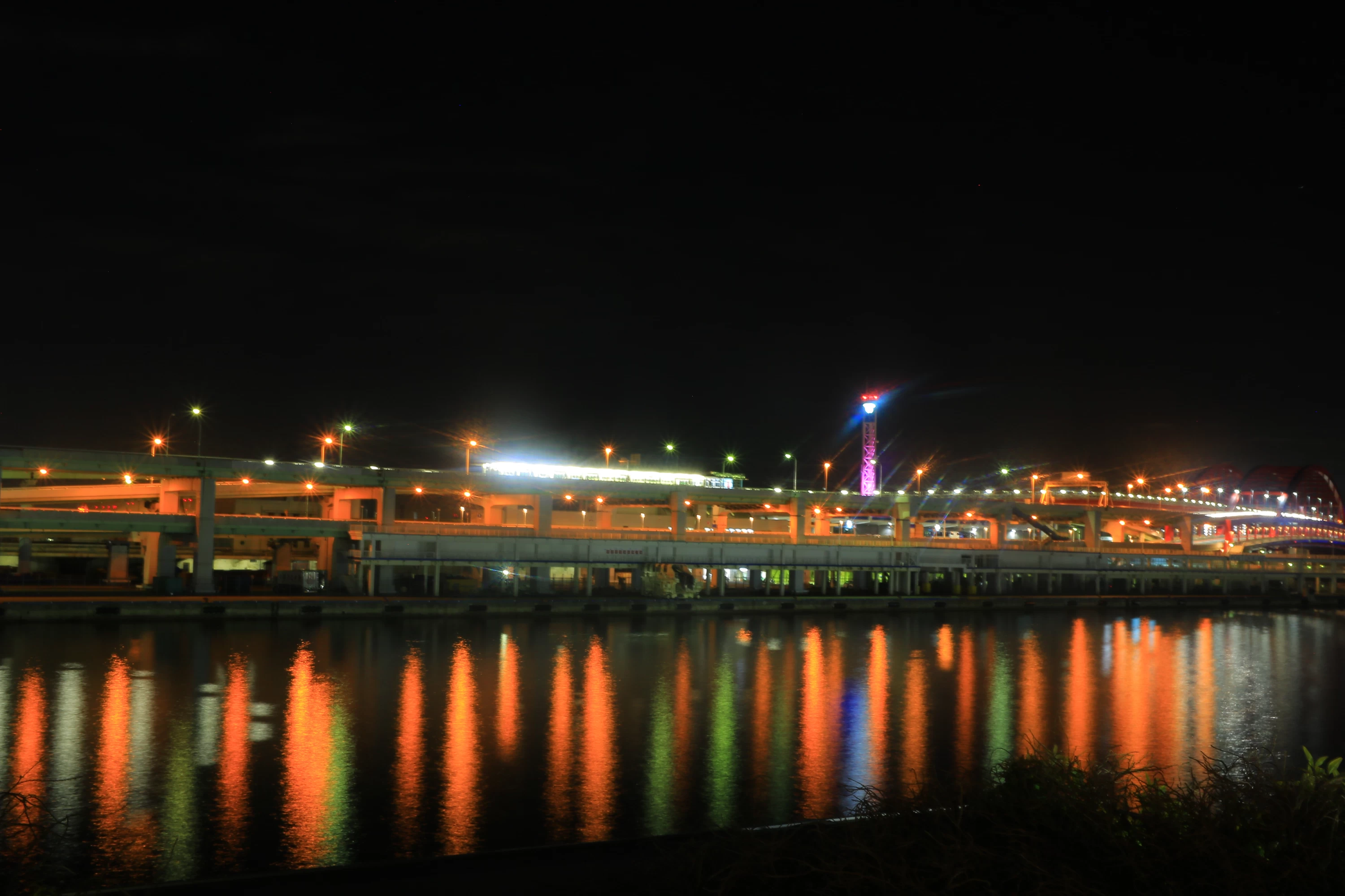 神戸港のフォトジェニックな夜景