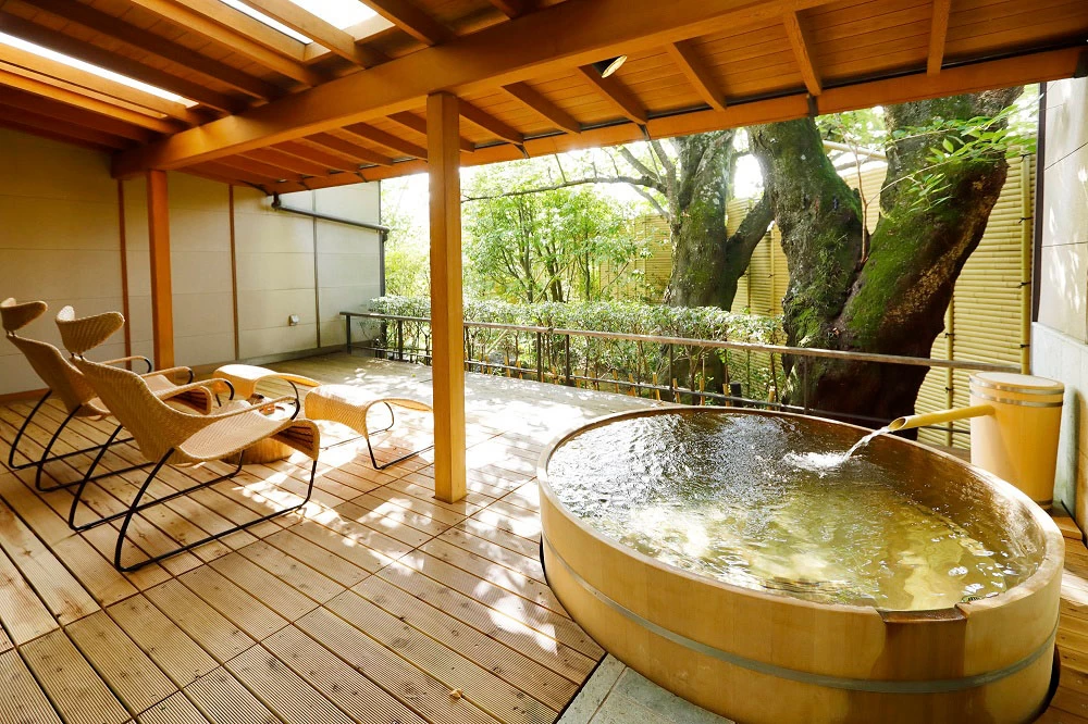 メゾネットスイートには露天風呂を完備